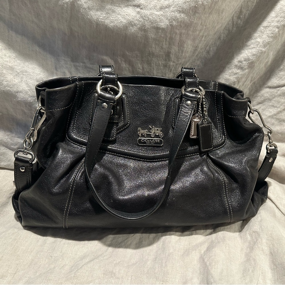 GUC. Vintage Coach Madison Leather Satchel in Black. Comes with long strap.